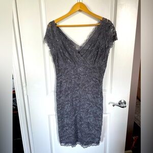 Stretch sequin dress in gray lace